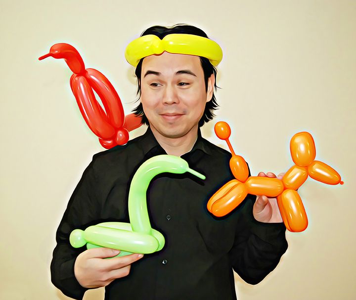 magicien Yan avec des sculptures de ballon